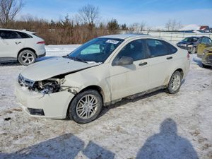 Ford Focus SE 2.0L 4 2010