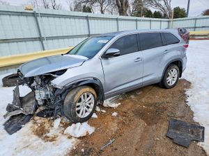 Toyota Highlander LE 3.5L 6 2014