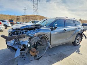 Toyota Highlander XLE 3.5L 6 2021