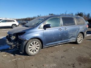 Toyota Sienna XLE 3.5L 6 2013