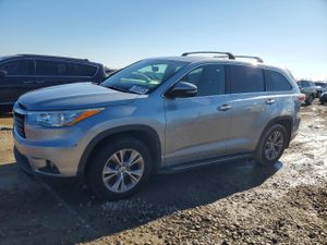 Toyota Highlander LE 3.5L 6 2015
