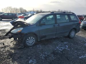 Toyota Sienna CE 3.5L 6 2010