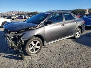 Toyota Corolla BASE 1.8L 4 2013