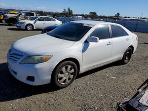 Toyota Camry BASE 2.5L 4 2010