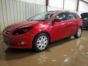 Ford Focus SE 2.0L 4 2012