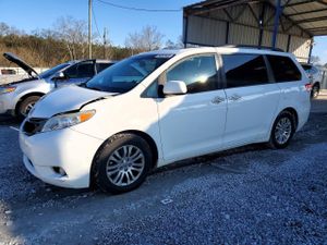 Toyota Sienna XLE 3.5L 6 2014