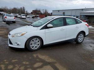 Ford Focus SE 2.0L 4 2012