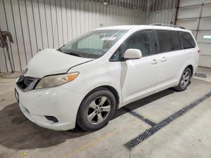 Toyota Sienna LE 3.5L 6 2013