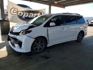 Toyota Sienna 3.5L 6 2015