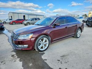 Volkswagen Passat SEL 2.0L 4 2014
