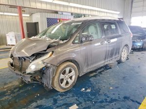 Toyota Sienna LE 3.5L 6 2013
