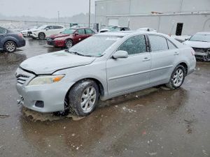 Toyota Camry BASE 2.5L 4 2011