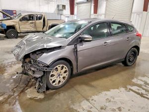 Ford Focus SE 2.0L 4 2012