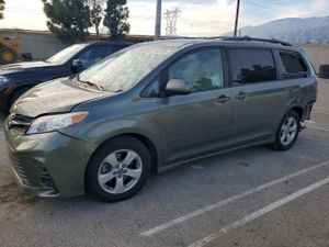 Toyota Sienna LE 3.5L 6 2020