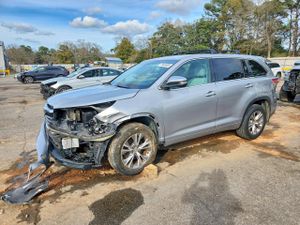 Toyota Highlander LE 3.5L 6 2015