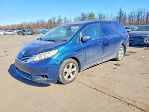 Toyota Sienna LE 3.5L 6 2011