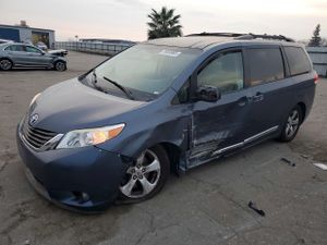 Toyota Sienna LE 3.5L 6 2014
