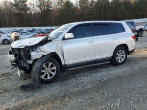 Toyota Highlander BASE 2.7L 4 2013
