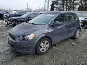Chevrolet Aveo (Sonic) LS 1.8L 4 2013