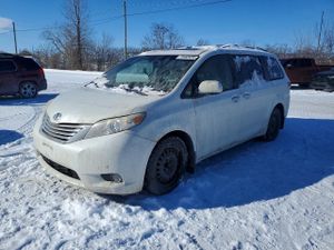 Toyota Sienna XLE 3.5L 6 2011