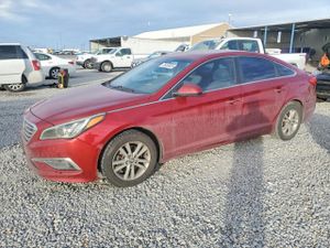 Hyundai Sonata SE 2.4L 4 2015