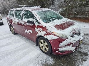 Toyota Sienna 3.5L 6 2014