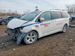 Toyota Sienna LE 3.5L 6 2014
