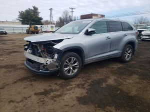 Toyota Highlander LE 3.5L 6 2015