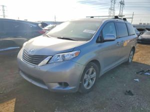 Toyota Sienna LE 3.5L 6 2013