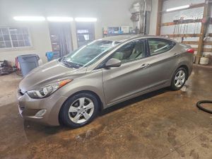 Hyundai Elantra GLS 1.8L 4 2013