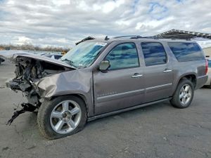 Chevrolet Suburban 5.3L 8 2013
