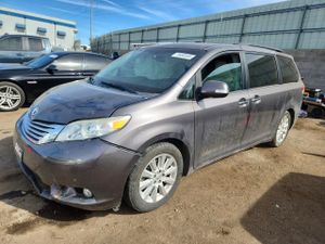 Toyota Sienna XLE 3.5L 6 2013