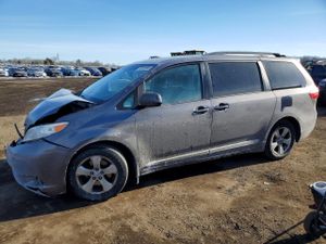 Toyota Sienna LE 3.5L 6 2015