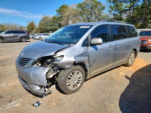 Toyota Sienna XLE 3.5L 6 2013