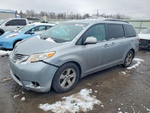Toyota Sienna LE 3.5L 6 2015