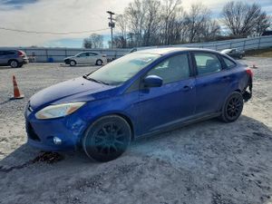 Ford Focus SE 2.0L 4 2012