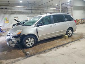 Toyota Sienna CE 3.5L 6 2010