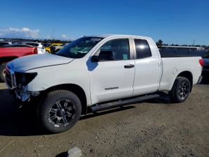 Toyota Tundra DOUBLE CAB SR5 4.6L 8 2013