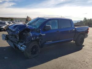 Toyota Tundra CREWMAX SR5 5.7L 8 2015