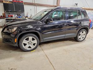Volkswagen Tiguan SE 2.0L 4 2010