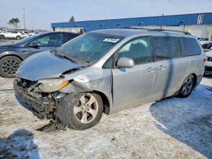 Toyota Sienna LE 3.5L 6 2015