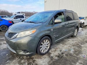 Toyota Sienna LE 3.5L 6 2011