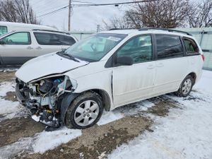 Toyota Sienna CE 3.5L 6 2010
