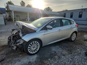 Ford Focus TITANIUM 2.0L 4 2012
