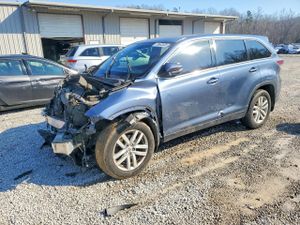 Toyota Highlander LE 3.5L 6 2015