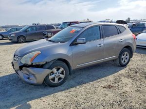 Nissan Rogue S 2.5L 4 2013