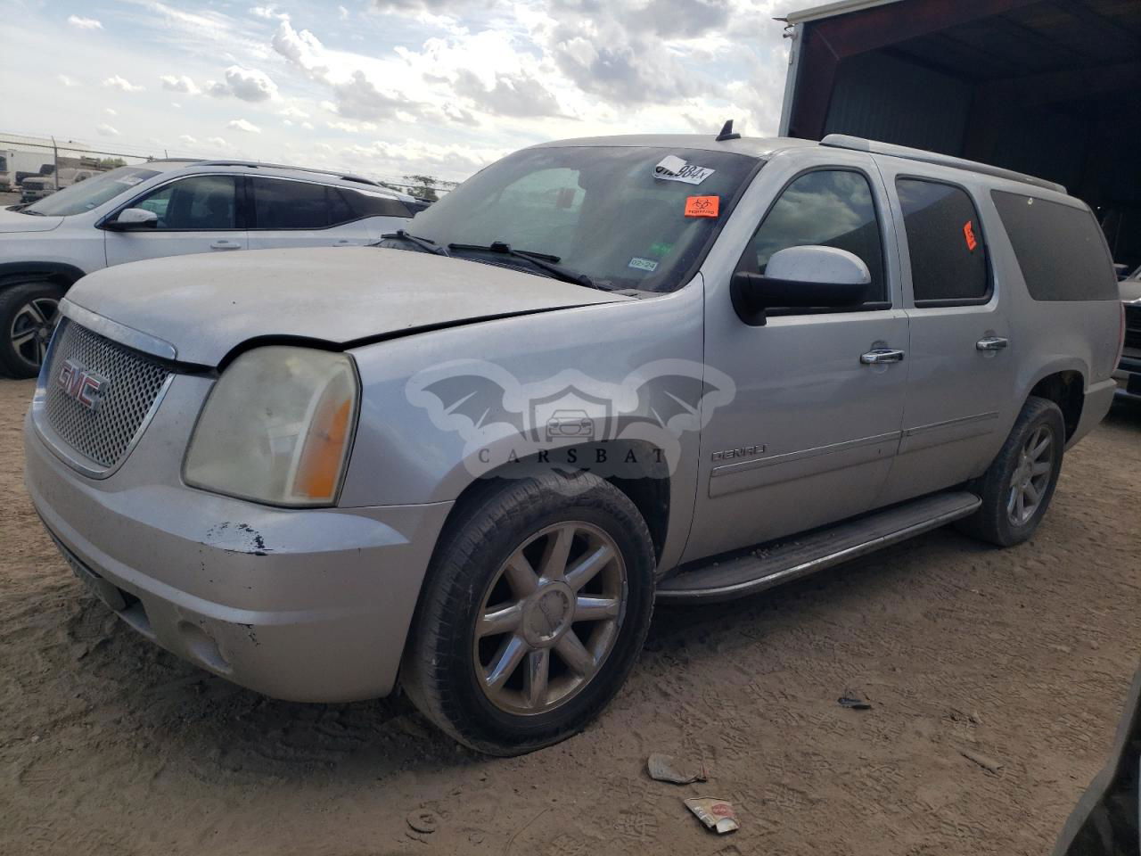 GMC Yukon DENALI 6.2L  8 2011