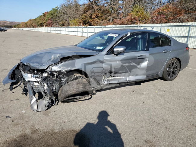 BMW M5 4.4L  8 2023