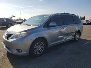 Toyota Sienna XLE 3.5L 6 2013