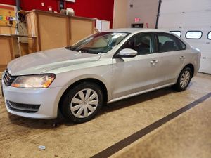 Volkswagen Passat S 2.5L 5 2012